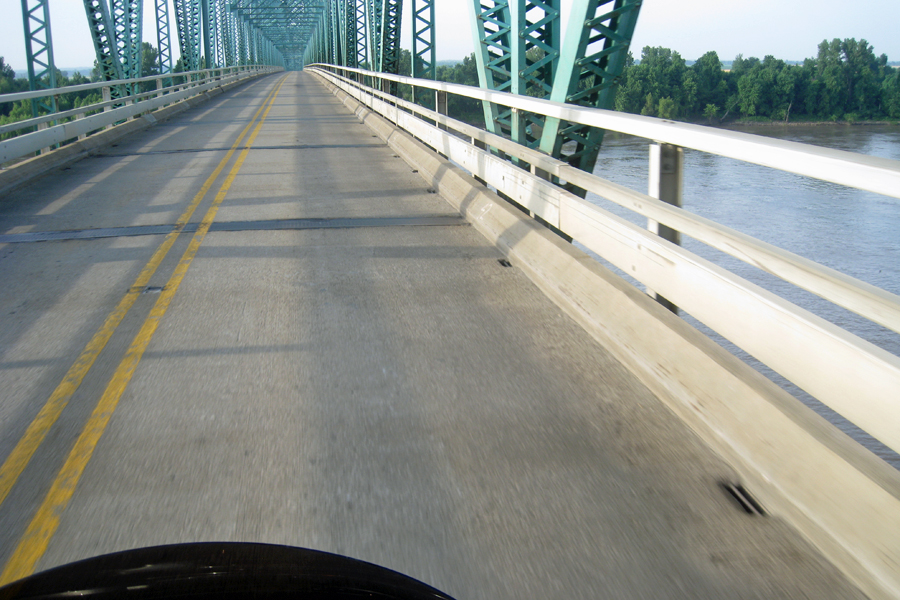 This is the Mississippi River crossing into Missouri