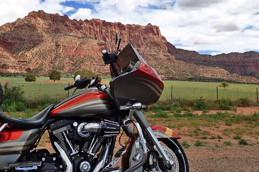 D2 Bike & Rocks